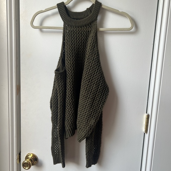 Cold shoulder olive green sweater from LF - Picture 3 of 3